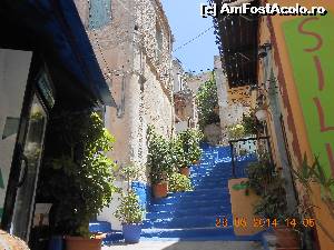 [P11] O străduță din orașul Symi, cu trepte în culoarea mării.  » foto by Rodel
 - 
<span class="allrVoted glyphicon glyphicon-heart hidden" id="av537925"></span>
<a class="m-l-10 hidden" id="sv537925" onclick="voting_Foto_DelVot(,537925,1588)" role="button">șterge vot <span class="glyphicon glyphicon-remove"></span></a>
<a id="v9537925" class=" c-red"  onclick="voting_Foto_SetVot(537925)" role="button"><span class="glyphicon glyphicon-heart-empty"></span> <b>LIKE</b> = Votează poza</a> <img class="hidden"  id="f537925W9" src="/imagini/loader.gif" border="0" /><span class="AjErrMes hidden" id="e537925ErM"></span>