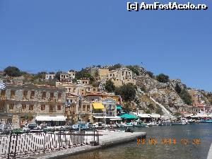 [P13] Symi: case ce privesc înspre mare.  » foto by Rodel
 - 
<span class="allrVoted glyphicon glyphicon-heart hidden" id="av537927"></span>
<a class="m-l-10 hidden" id="sv537927" onclick="voting_Foto_DelVot(,537927,1588)" role="button">șterge vot <span class="glyphicon glyphicon-remove"></span></a>
<a id="v9537927" class=" c-red"  onclick="voting_Foto_SetVot(537927)" role="button"><span class="glyphicon glyphicon-heart-empty"></span> <b>LIKE</b> = Votează poza</a> <img class="hidden"  id="f537927W9" src="/imagini/loader.gif" border="0" /><span class="AjErrMes hidden" id="e537927ErM"></span>