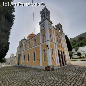 [P28] Symi, Biserica Sf. Treime Mare și frumoasă, este cea mai mare, am reușit să o pozez în totalitate... » foto by mprofeanu
 - 
<span class="allrVoted glyphicon glyphicon-heart hidden" id="av1419070"></span>
<a class="m-l-10 hidden" id="sv1419070" onclick="voting_Foto_DelVot(,1419070,1588)" role="button">șterge vot <span class="glyphicon glyphicon-remove"></span></a>
<a id="v91419070" class=" c-red"  onclick="voting_Foto_SetVot(1419070)" role="button"><span class="glyphicon glyphicon-heart-empty"></span> <b>LIKE</b> = Votează poza</a> <img class="hidden"  id="f1419070W9" src="/imagini/loader.gif" border="0" /><span class="AjErrMes hidden" id="e1419070ErM"></span>