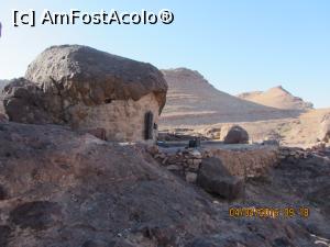 [P05] Pestera bedouinul Ghassab. eu am denumit-o Jordan Hobbit House » foto by similia
 - 
<span class="allrVoted glyphicon glyphicon-heart hidden" id="av742706"></span>
<a class="m-l-10 hidden" id="sv742706" onclick="voting_Foto_DelVot(,742706,1591)" role="button">șterge vot <span class="glyphicon glyphicon-remove"></span></a>
<a id="v9742706" class=" c-red"  onclick="voting_Foto_SetVot(742706)" role="button"><span class="glyphicon glyphicon-heart-empty"></span> <b>LIKE</b> = Votează poza</a> <img class="hidden"  id="f742706W9" src="/imagini/loader.gif" border="0" /><span class="AjErrMes hidden" id="e742706ErM"></span>