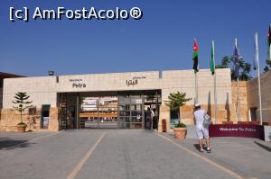 [P01] Visitor Center Petra, locul de unde urma sa cumparam tichetele » foto by alunelu69
 - 
<span class="allrVoted glyphicon glyphicon-heart hidden" id="av953870"></span>
<a class="m-l-10 hidden" id="sv953870" onclick="voting_Foto_DelVot(,953870,1615)" role="button">șterge vot <span class="glyphicon glyphicon-remove"></span></a>
<a id="v9953870" class=" c-red"  onclick="voting_Foto_SetVot(953870)" role="button"><span class="glyphicon glyphicon-heart-empty"></span> <b>LIKE</b> = Votează poza</a> <img class="hidden"  id="f953870W9" src="/imagini/loader.gif" border="0" /><span class="AjErrMes hidden" id="e953870ErM"></span>