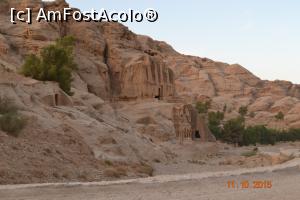 [P21] Bab al Siq - poarta catre El Siq 
mormantul Obelisk, iar deasupra sunt 4 piramide numite Nafesh /dedesubt este triclinium, sala banchetului » foto by andreea72
 - 
<span class="allrVoted glyphicon glyphicon-heart hidden" id="av745534"></span>
<a class="m-l-10 hidden" id="sv745534" onclick="voting_Foto_DelVot(,745534,1615)" role="button">șterge vot <span class="glyphicon glyphicon-remove"></span></a>
<a id="v9745534" class=" c-red"  onclick="voting_Foto_SetVot(745534)" role="button"><span class="glyphicon glyphicon-heart-empty"></span> <b>LIKE</b> = Votează poza</a> <img class="hidden"  id="f745534W9" src="/imagini/loader.gif" border="0" /><span class="AjErrMes hidden" id="e745534ErM"></span>