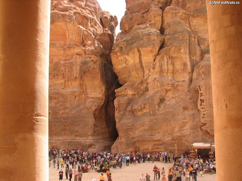 [P07] Prin defileul acela se intra in Petra » foto by lizuk
 - 
<span class="allrVoted glyphicon glyphicon-heart hidden" id="av18837"></span>
<a class="m-l-10 hidden" id="sv18837" onclick="voting_Foto_DelVot(,18837,1615)" role="button">șterge vot <span class="glyphicon glyphicon-remove"></span></a>
<a id="v918837" class=" c-red"  onclick="voting_Foto_SetVot(18837)" role="button"><span class="glyphicon glyphicon-heart-empty"></span> <b>LIKE</b> = Votează poza</a> <img class="hidden"  id="f18837W9" src="/imagini/loader.gif" border="0" /><span class="AjErrMes hidden" id="e18837ErM"></span>