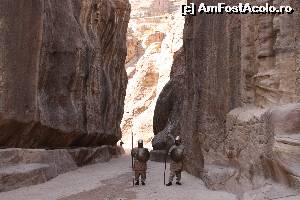 [P10] intrarea 'inoficiala' in Siq » foto by Pami*
 - 
<span class="allrVoted glyphicon glyphicon-heart hidden" id="av594719"></span>
<a class="m-l-10 hidden" id="sv594719" onclick="voting_Foto_DelVot(,594719,1615)" role="button">șterge vot <span class="glyphicon glyphicon-remove"></span></a>
<a id="v9594719" class=" c-red"  onclick="voting_Foto_SetVot(594719)" role="button"><span class="glyphicon glyphicon-heart-empty"></span> <b>LIKE</b> = Votează poza</a> <img class="hidden"  id="f594719W9" src="/imagini/loader.gif" border="0" /><span class="AjErrMes hidden" id="e594719ErM"></span>