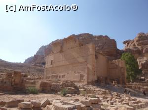 [P17] 17. Ne apropiem de „Quasr-Al-Bint”, pentru care Petra a fost inclusă în patrimoniul UNESCO.  » foto by doinafil
 - 
<span class="allrVoted glyphicon glyphicon-heart hidden" id="av1046114"></span>
<a class="m-l-10 hidden" id="sv1046114" onclick="voting_Foto_DelVot(,1046114,1615)" role="button">șterge vot <span class="glyphicon glyphicon-remove"></span></a>
<a id="v91046114" class=" c-red"  onclick="voting_Foto_SetVot(1046114)" role="button"><span class="glyphicon glyphicon-heart-empty"></span> <b>LIKE</b> = Votează poza</a> <img class="hidden"  id="f1046114W9" src="/imagini/loader.gif" border="0" /><span class="AjErrMes hidden" id="e1046114ErM"></span>