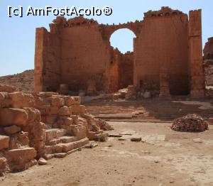 [P19] 19. „Qasr-Al-Bint” - Latura nordică și arcul care a rezistat timpului.  » foto by doinafil <span class="label label-default labelC_thin small">NEVOTABILĂ</span>