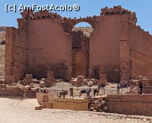[P29] Templul lui Qasr Al-Bint  a fost construit in a doua jumatate a secolului I i.Hr. , fiind probabil templul principal al Petrei La sfarsitul secolului al III-lea d.Hr., monumentul a fost jefuit si distrus in mod intentionat de incendiu, inainte de a fi lovit de cutremurul din 363. » foto by geani anto
 - 
<span class="allrVoted glyphicon glyphicon-heart hidden" id="av1378016"></span>
<a class="m-l-10 hidden" id="sv1378016" onclick="voting_Foto_DelVot(,1378016,1615)" role="button">șterge vot <span class="glyphicon glyphicon-remove"></span></a>
<a id="v91378016" class=" c-red"  onclick="voting_Foto_SetVot(1378016)" role="button"><span class="glyphicon glyphicon-heart-empty"></span> <b>LIKE</b> = Votează poza</a> <img class="hidden"  id="f1378016W9" src="/imagini/loader.gif" border="0" /><span class="AjErrMes hidden" id="e1378016ErM"></span>