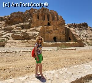 [P04] Mormantul Obelisc, sculptat de nabateeni în secolul I d.Hr. are in partea superioara 4 piramide, precum si o nisa cu o statuie in basorelief care este o reprezentare simbolica a celor cinci ingropati acolo. » foto by geani anto
 - 
<span class="allrVoted glyphicon glyphicon-heart hidden" id="av1377991"></span>
<a class="m-l-10 hidden" id="sv1377991" onclick="voting_Foto_DelVot(,1377991,1615)" role="button">șterge vot <span class="glyphicon glyphicon-remove"></span></a>
<a id="v91377991" class=" c-red"  onclick="voting_Foto_SetVot(1377991)" role="button"><span class="glyphicon glyphicon-heart-empty"></span> <b>LIKE</b> = Votează poza</a> <img class="hidden"  id="f1377991W9" src="/imagini/loader.gif" border="0" /><span class="AjErrMes hidden" id="e1377991ErM"></span>