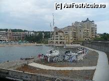 [P04] Vedere de ansamblu luata de pe dig cu ambele hoteluri Royal Marina Palace si Marina Beach » foto by negoro
 - 
<span class="allrVoted glyphicon glyphicon-heart hidden" id="av221108"></span>
<a class="m-l-10 hidden" id="sv221108" onclick="voting_Foto_DelVot(,221108,1618)" role="button">șterge vot <span class="glyphicon glyphicon-remove"></span></a>
<a id="v9221108" class=" c-red"  onclick="voting_Foto_SetVot(221108)" role="button"><span class="glyphicon glyphicon-heart-empty"></span> <b>LIKE</b> = Votează poza</a> <img class="hidden"  id="f221108W9" src="/imagini/loader.gif" border="0" /><span class="AjErrMes hidden" id="e221108ErM"></span>