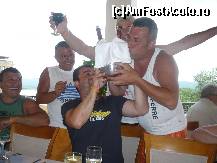 [P04] Frapiera cu pricina:) si distractie la maxim la masa de pranz. » foto by jokermen2001
 - 
<span class="allrVoted glyphicon glyphicon-heart hidden" id="av91096"></span>
<a class="m-l-10 hidden" id="sv91096" onclick="voting_Foto_DelVot(,91096,1618)" role="button">șterge vot <span class="glyphicon glyphicon-remove"></span></a>
<a id="v991096" class=" c-red"  onclick="voting_Foto_SetVot(91096)" role="button"><span class="glyphicon glyphicon-heart-empty"></span> <b>LIKE</b> = Votează poza</a> <img class="hidden"  id="f91096W9" src="/imagini/loader.gif" border="0" /><span class="AjErrMes hidden" id="e91096ErM"></span>