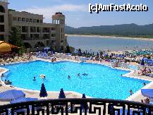 [P17] MRP - Piscina hotelului văzută de pe terasa restaurantului » foto by victor_m
 - 
<span class="allrVoted glyphicon glyphicon-heart hidden" id="av289359"></span>
<a class="m-l-10 hidden" id="sv289359" onclick="voting_Foto_DelVot(,289359,1618)" role="button">șterge vot <span class="glyphicon glyphicon-remove"></span></a>
<a id="v9289359" class=" c-red"  onclick="voting_Foto_SetVot(289359)" role="button"><span class="glyphicon glyphicon-heart-empty"></span> <b>LIKE</b> = Votează poza</a> <img class="hidden"  id="f289359W9" src="/imagini/loader.gif" border="0" /><span class="AjErrMes hidden" id="e289359ErM"></span>