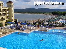 [P18] MRP -  Piscina hotelului şi plaja văzute de pe terasă » foto by victor_m
 - 
<span class="allrVoted glyphicon glyphicon-heart hidden" id="av289360"></span>
<a class="m-l-10 hidden" id="sv289360" onclick="voting_Foto_DelVot(,289360,1618)" role="button">șterge vot <span class="glyphicon glyphicon-remove"></span></a>
<a id="v9289360" class=" c-red"  onclick="voting_Foto_SetVot(289360)" role="button"><span class="glyphicon glyphicon-heart-empty"></span> <b>LIKE</b> = Votează poza</a> <img class="hidden"  id="f289360W9" src="/imagini/loader.gif" border="0" /><span class="AjErrMes hidden" id="e289360ErM"></span>
