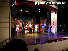 [P54] Echipa de animatori la sfârşitul unui spectacol » foto by victor_m
 - 
<span class="allrVoted glyphicon glyphicon-heart hidden" id="av289396"></span>
<a class="m-l-10 hidden" id="sv289396" onclick="voting_Foto_DelVot(,289396,1618)" role="button">șterge vot <span class="glyphicon glyphicon-remove"></span></a>
<a id="v9289396" class=" c-red"  onclick="voting_Foto_SetVot(289396)" role="button"><span class="glyphicon glyphicon-heart-empty"></span> <b>LIKE</b> = Votează poza</a> <img class="hidden"  id="f289396W9" src="/imagini/loader.gif" border="0" /><span class="AjErrMes hidden" id="e289396ErM"></span>