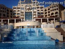 [P03] In fata hotelului, inainte de a cobori pe plaja, sunt doua piscine, una cu jeturi tip jacuzzi (aici e in partea superioara a pozei, dincolo de acele balustrade), apoi, coborand un nivel, piscina de copii » foto by tm67bru
 - 
<span class="allrVoted glyphicon glyphicon-heart hidden" id="av11991"></span>
<a class="m-l-10 hidden" id="sv11991" onclick="voting_Foto_DelVot(,11991,1618)" role="button">șterge vot <span class="glyphicon glyphicon-remove"></span></a>
<a id="v911991" class=" c-red"  onclick="voting_Foto_SetVot(11991)" role="button"><span class="glyphicon glyphicon-heart-empty"></span> <b>LIKE</b> = Votează poza</a> <img class="hidden"  id="f11991W9" src="/imagini/loader.gif" border="0" /><span class="AjErrMes hidden" id="e11991ErM"></span>