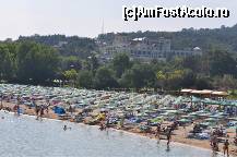 [P34] Poza cu plaja facuta de pe dig. In spate se vede hotelul Holliday Village » foto by Catzus
 - 
<span class="allrVoted glyphicon glyphicon-heart hidden" id="av349709"></span>
<a class="m-l-10 hidden" id="sv349709" onclick="voting_Foto_DelVot(,349709,1618)" role="button">șterge vot <span class="glyphicon glyphicon-remove"></span></a>
<a id="v9349709" class=" c-red"  onclick="voting_Foto_SetVot(349709)" role="button"><span class="glyphicon glyphicon-heart-empty"></span> <b>LIKE</b> = Votează poza</a> <img class="hidden"  id="f349709W9" src="/imagini/loader.gif" border="0" /><span class="AjErrMes hidden" id="e349709ErM"></span>