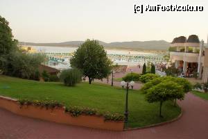 [P43] Poza facut de la hotelul Marina Beach 4*. In stanga se vede terasa-restaurant unde se lua masa. In fata piscinele si plaja care nu sunt atat de departe precum par in poza.  » foto by Catzus
 - 
<span class="allrVoted glyphicon glyphicon-heart hidden" id="av349765"></span>
<a class="m-l-10 hidden" id="sv349765" onclick="voting_Foto_DelVot(,349765,1618)" role="button">șterge vot <span class="glyphicon glyphicon-remove"></span></a>
<a id="v9349765" class=" c-red"  onclick="voting_Foto_SetVot(349765)" role="button"><span class="glyphicon glyphicon-heart-empty"></span> <b>LIKE</b> = Votează poza</a> <img class="hidden"  id="f349765W9" src="/imagini/loader.gif" border="0" /><span class="AjErrMes hidden" id="e349765ErM"></span>