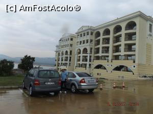 [P02] parcarea cu masina, noastra ww, si intre cladiri se vede intrarea la camere...  » foto by costeldobre
 - 
<span class="allrVoted glyphicon glyphicon-heart hidden" id="av865770"></span>
<a class="m-l-10 hidden" id="sv865770" onclick="voting_Foto_DelVot(,865770,1618)" role="button">șterge vot <span class="glyphicon glyphicon-remove"></span></a>
<a id="v9865770" class=" c-red"  onclick="voting_Foto_SetVot(865770)" role="button"><span class="glyphicon glyphicon-heart-empty"></span> <b>LIKE</b> = Votează poza</a> <img class="hidden"  id="f865770W9" src="/imagini/loader.gif" border="0" /><span class="AjErrMes hidden" id="e865770ErM"></span>