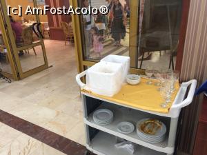 [P02] Caruciorul pentru resturi de mancare, situat chiar langa usa.  » foto by adichi
 - 
<span class="allrVoted glyphicon glyphicon-heart hidden" id="av769220"></span>
<a class="m-l-10 hidden" id="sv769220" onclick="voting_Foto_DelVot(,769220,1618)" role="button">șterge vot <span class="glyphicon glyphicon-remove"></span></a>
<a id="v9769220" class=" c-red"  onclick="voting_Foto_SetVot(769220)" role="button"><span class="glyphicon glyphicon-heart-empty"></span> <b>LIKE</b> = Votează poza</a> <img class="hidden"  id="f769220W9" src="/imagini/loader.gif" border="0" /><span class="AjErrMes hidden" id="e769220ErM"></span>