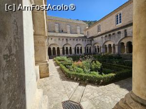 [P12] abatia Notre Dame de Senanque » foto by Chloe
 - 
<span class="allrVoted glyphicon glyphicon-heart hidden" id="av1396967"></span>
<a class="m-l-10 hidden" id="sv1396967" onclick="voting_Foto_DelVot(,1396967,1628)" role="button">șterge vot <span class="glyphicon glyphicon-remove"></span></a>
<a id="v91396967" class=" c-red"  onclick="voting_Foto_SetVot(1396967)" role="button"><span class="glyphicon glyphicon-heart-empty"></span> <b>LIKE</b> = Votează poza</a> <img class="hidden"  id="f1396967W9" src="/imagini/loader.gif" border="0" /><span class="AjErrMes hidden" id="e1396967ErM"></span>