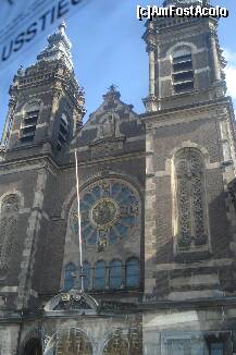 [P10] Detaliu surprins din autocar cu Biserica Sf. Nicolae din Amsterdam » foto by ileanaxperta*
 - 
<span class="allrVoted glyphicon glyphicon-heart hidden" id="av173430"></span>
<a class="m-l-10 hidden" id="sv173430" onclick="voting_Foto_DelVot(,173430,1639)" role="button">șterge vot <span class="glyphicon glyphicon-remove"></span></a>
<a id="v9173430" class=" c-red"  onclick="voting_Foto_SetVot(173430)" role="button"><span class="glyphicon glyphicon-heart-empty"></span> <b>LIKE</b> = Votează poza</a> <img class="hidden"  id="f173430W9" src="/imagini/loader.gif" border="0" /><span class="AjErrMes hidden" id="e173430ErM"></span>