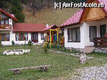 [P03] Una din cele 2 xasute de pe dreapta cu locul de joaca pentru copii si balansoarul » foto by nnaaee
 - 
<span class="allrVoted glyphicon glyphicon-heart hidden" id="av5500"></span>
<a class="m-l-10 hidden" id="sv5500" onclick="voting_Foto_DelVot(,5500,1678)" role="button">șterge vot <span class="glyphicon glyphicon-remove"></span></a>
<a id="v95500" class=" c-red"  onclick="voting_Foto_SetVot(5500)" role="button"><span class="glyphicon glyphicon-heart-empty"></span> <b>LIKE</b> = Votează poza</a> <img class="hidden"  id="f5500W9" src="/imagini/loader.gif" border="0" /><span class="AjErrMes hidden" id="e5500ErM"></span>