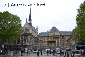 [P05] Saint Chapelle si Palatul dejustite vazute dinspre Piata Louis Lepine » foto by AZE
 - 
<span class="allrVoted glyphicon glyphicon-heart hidden" id="av881354"></span>
<a class="m-l-10 hidden" id="sv881354" onclick="voting_Foto_DelVot(,881354,1684)" role="button">șterge vot <span class="glyphicon glyphicon-remove"></span></a>
<a id="v9881354" class=" c-red"  onclick="voting_Foto_SetVot(881354)" role="button"><span class="glyphicon glyphicon-heart-empty"></span> <b>LIKE</b> = Votează poza</a> <img class="hidden"  id="f881354W9" src="/imagini/loader.gif" border="0" /><span class="AjErrMes hidden" id="e881354ErM"></span>