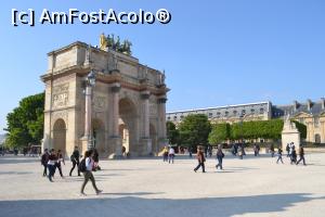 [P02] Micul Arc de Triumf (Le Arc de Carrousel) și vizitatorii din jur » foto by AZE
 - 
<span class="allrVoted glyphicon glyphicon-heart hidden" id="av898086"></span>
<a class="m-l-10 hidden" id="sv898086" onclick="voting_Foto_DelVot(,898086,1684)" role="button">șterge vot <span class="glyphicon glyphicon-remove"></span></a>
<a id="v9898086" class=" c-red"  onclick="voting_Foto_SetVot(898086)" role="button"><span class="glyphicon glyphicon-heart-empty"></span> <b>LIKE</b> = Votează poza</a> <img class="hidden"  id="f898086W9" src="/imagini/loader.gif" border="0" /><span class="AjErrMes hidden" id="e898086ErM"></span>