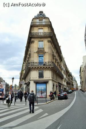 [P02] O clădire tipică de colț de intersecție văzută dinspre bulevardul Rue Saint Honore » foto by AZE
 - 
<span class="allrVoted glyphicon glyphicon-heart hidden" id="av899883"></span>
<a class="m-l-10 hidden" id="sv899883" onclick="voting_Foto_DelVot(,899883,1684)" role="button">șterge vot <span class="glyphicon glyphicon-remove"></span></a>
<a id="v9899883" class=" c-red"  onclick="voting_Foto_SetVot(899883)" role="button"><span class="glyphicon glyphicon-heart-empty"></span> <b>LIKE</b> = Votează poza</a> <img class="hidden"  id="f899883W9" src="/imagini/loader.gif" border="0" /><span class="AjErrMes hidden" id="e899883ErM"></span>