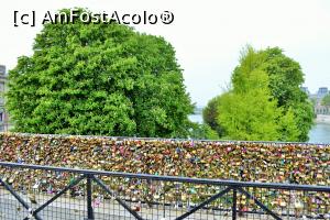 [P19] Tone de lacăte pe Pont Neuf » foto by AZE
 - 
<span class="allrVoted glyphicon glyphicon-heart hidden" id="av904975"></span>
<a class="m-l-10 hidden" id="sv904975" onclick="voting_Foto_DelVot(,904975,1684)" role="button">șterge vot <span class="glyphicon glyphicon-remove"></span></a>
<a id="v9904975" class=" c-red"  onclick="voting_Foto_SetVot(904975)" role="button"><span class="glyphicon glyphicon-heart-empty"></span> <b>LIKE</b> = Votează poza</a> <img class="hidden"  id="f904975W9" src="/imagini/loader.gif" border="0" /><span class="AjErrMes hidden" id="e904975ErM"></span>