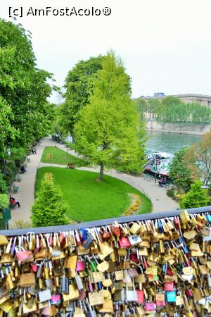 [P20] Lacăte pe Pont Neuf-în fundal părculețul de pe vârful ascuțit vestic al insulei » foto by AZE
 - 
<span class="allrVoted glyphicon glyphicon-heart hidden" id="av904976"></span>
<a class="m-l-10 hidden" id="sv904976" onclick="voting_Foto_DelVot(,904976,1684)" role="button">șterge vot <span class="glyphicon glyphicon-remove"></span></a>
<a id="v9904976" class=" c-red"  onclick="voting_Foto_SetVot(904976)" role="button"><span class="glyphicon glyphicon-heart-empty"></span> <b>LIKE</b> = Votează poza</a> <img class="hidden"  id="f904976W9" src="/imagini/loader.gif" border="0" /><span class="AjErrMes hidden" id="e904976ErM"></span>