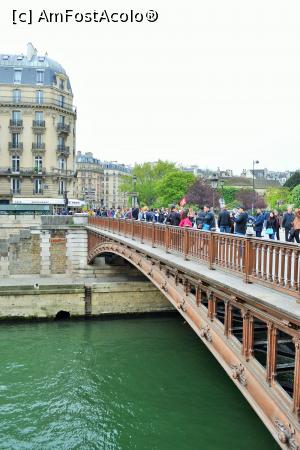 [P21] Pont au Double (în fundal cartierul latin)  » foto by AZE
 - 
<span class="allrVoted glyphicon glyphicon-heart hidden" id="av904977"></span>
<a class="m-l-10 hidden" id="sv904977" onclick="voting_Foto_DelVot(,904977,1684)" role="button">șterge vot <span class="glyphicon glyphicon-remove"></span></a>
<a id="v9904977" class=" c-red"  onclick="voting_Foto_SetVot(904977)" role="button"><span class="glyphicon glyphicon-heart-empty"></span> <b>LIKE</b> = Votează poza</a> <img class="hidden"  id="f904977W9" src="/imagini/loader.gif" border="0" /><span class="AjErrMes hidden" id="e904977ErM"></span>