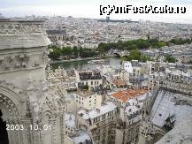 [P24x] În prim-plan, dantelăriile catedralei, iar în fundal Sena, cu un Bateau Mouche plin cu turişti » foto by Costi
 - 
<span class="allrVoted glyphicon glyphicon-heart hidden" id="av32800"></span>
<a class="m-l-10 hidden" id="sv32800" onclick="voting_Foto_DelVot(,32800,1684)" role="button">șterge vot <span class="glyphicon glyphicon-remove"></span></a>
<a id="v932800" class=" c-red"  onclick="voting_Foto_SetVot(32800)" role="button"><span class="glyphicon glyphicon-heart-empty"></span> <b>LIKE</b> = Votează poza</a> <img class="hidden"  id="f32800W9" src="/imagini/loader.gif" border="0" /><span class="AjErrMes hidden" id="e32800ErM"></span>