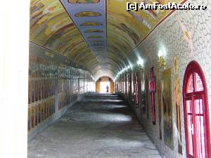 [P10] Tunelul de la intrarea in chitul Straja, pe peretii caruia este pictat calendarul bisericesc » foto by Testosu'
 - 
<span class="allrVoted glyphicon glyphicon-heart hidden" id="av519427"></span>
<a class="m-l-10 hidden" id="sv519427" onclick="voting_Foto_DelVot(,519427,1693)" role="button">șterge vot <span class="glyphicon glyphicon-remove"></span></a>
<a id="v9519427" class=" c-red"  onclick="voting_Foto_SetVot(519427)" role="button"><span class="glyphicon glyphicon-heart-empty"></span> <b>LIKE</b> = Votează poza</a> <img class="hidden"  id="f519427W9" src="/imagini/loader.gif" border="0" /><span class="AjErrMes hidden" id="e519427ErM"></span>