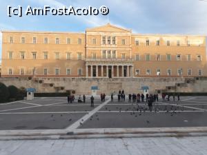 [P32] Parlamentul din Atena, unde la fiecare oră are loc o ceremonie scurtă de schimbare de gardă.  » foto by Aurici
 - 
<span class="allrVoted glyphicon glyphicon-heart hidden" id="av1064281"></span>
<a class="m-l-10 hidden" id="sv1064281" onclick="voting_Foto_DelVot(,1064281,1710)" role="button">șterge vot <span class="glyphicon glyphicon-remove"></span></a>
<a id="v91064281" class=" c-red"  onclick="voting_Foto_SetVot(1064281)" role="button"><span class="glyphicon glyphicon-heart-empty"></span> <b>LIKE</b> = Votează poza</a> <img class="hidden"  id="f1064281W9" src="/imagini/loader.gif" border="0" /><span class="AjErrMes hidden" id="e1064281ErM"></span>