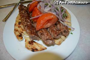[P09] Thanasis Kebap. Merită încercat.  » foto by Ioan Raita
 - 
<span class="allrVoted glyphicon glyphicon-heart hidden" id="av609634"></span>
<a class="m-l-10 hidden" id="sv609634" onclick="voting_Foto_DelVot(,609634,1710)" role="button">șterge vot <span class="glyphicon glyphicon-remove"></span></a>
<a id="v9609634" class=" c-red"  onclick="voting_Foto_SetVot(609634)" role="button"><span class="glyphicon glyphicon-heart-empty"></span> <b>LIKE</b> = Votează poza</a> <img class="hidden"  id="f609634W9" src="/imagini/loader.gif" border="0" /><span class="AjErrMes hidden" id="e609634ErM"></span>