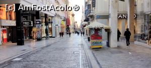 [P73] Odos Ermou. O strada lunga de 1,5 km ce face legatura intre Kerameikos si Piata Syntagma prin Monastiraki, Psiri si Thiseio. Se afla intre cele mai scumpe cinci strazi din Europa. » foto by ovidiuyepi
 - 
<span class="allrVoted glyphicon glyphicon-heart hidden" id="av1280363"></span>
<a class="m-l-10 hidden" id="sv1280363" onclick="voting_Foto_DelVot(,1280363,1710)" role="button">șterge vot <span class="glyphicon glyphicon-remove"></span></a>
<a id="v91280363" class=" c-red"  onclick="voting_Foto_SetVot(1280363)" role="button"><span class="glyphicon glyphicon-heart-empty"></span> <b>LIKE</b> = Votează poza</a> <img class="hidden"  id="f1280363W9" src="/imagini/loader.gif" border="0" /><span class="AjErrMes hidden" id="e1280363ErM"></span>