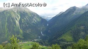 [P01] Cascada Krimml văzută de pe drum » foto by iuliaen
 - 
<span class="allrVoted glyphicon glyphicon-heart hidden" id="av885648"></span>
<a class="m-l-10 hidden" id="sv885648" onclick="voting_Foto_DelVot(,885648,1732)" role="button">șterge vot <span class="glyphicon glyphicon-remove"></span></a>
<a id="v9885648" class=" c-red"  onclick="voting_Foto_SetVot(885648)" role="button"><span class="glyphicon glyphicon-heart-empty"></span> <b>LIKE</b> = Votează poza</a> <img class="hidden"  id="f885648W9" src="/imagini/loader.gif" border="0" /><span class="AjErrMes hidden" id="e885648ErM"></span>