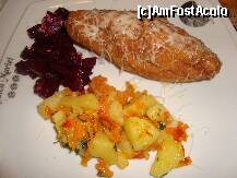 [P14] Rulou cu cartofi taranesti si salata de sfecla » foto by Ellada_sagapo
 - 
<span class="allrVoted glyphicon glyphicon-heart hidden" id="av175002"></span>
<a class="m-l-10 hidden" id="sv175002" onclick="voting_Foto_DelVot(,175002,1755)" role="button">șterge vot <span class="glyphicon glyphicon-remove"></span></a>
<a id="v9175002" class=" c-red"  onclick="voting_Foto_SetVot(175002)" role="button"><span class="glyphicon glyphicon-heart-empty"></span> <b>LIKE</b> = Votează poza</a> <img class="hidden"  id="f175002W9" src="/imagini/loader.gif" border="0" /><span class="AjErrMes hidden" id="e175002ErM"></span>