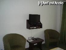 [P02] Fotoliile si televizorul aflate in partea stanga a camerei » foto by Ellada_sagapo
 - 
<span class="allrVoted glyphicon glyphicon-heart hidden" id="av174983"></span>
<a class="m-l-10 hidden" id="sv174983" onclick="voting_Foto_DelVot(,174983,1755)" role="button">șterge vot <span class="glyphicon glyphicon-remove"></span></a>
<a id="v9174983" class=" c-red"  onclick="voting_Foto_SetVot(174983)" role="button"><span class="glyphicon glyphicon-heart-empty"></span> <b>LIKE</b> = Votează poza</a> <img class="hidden"  id="f174983W9" src="/imagini/loader.gif" border="0" /><span class="AjErrMes hidden" id="e174983ErM"></span>