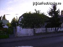 [P01] Pensiunea vazuta din strada. Se poate vedea si placuta pe care scrie 'Guesthouse' » foto by dannaa
 - 
<span class="allrVoted glyphicon glyphicon-heart hidden" id="av468577"></span>
<a class="m-l-10 hidden" id="sv468577" onclick="voting_Foto_DelVot(,468577,1770)" role="button">șterge vot <span class="glyphicon glyphicon-remove"></span></a>
<a id="v9468577" class=" c-red"  onclick="voting_Foto_SetVot(468577)" role="button"><span class="glyphicon glyphicon-heart-empty"></span> <b>LIKE</b> = Votează poza</a> <img class="hidden"  id="f468577W9" src="/imagini/loader.gif" border="0" /><span class="AjErrMes hidden" id="e468577ErM"></span>