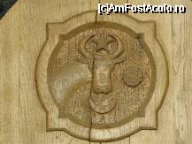 [P65x] capul de bour este prezent si pe usa de intrare in cladirea din stanga curtii manastirii, la fel ca la intrarea in curte, pe zid » foto by cristi82d
 - 
<span class="allrVoted glyphicon glyphicon-heart hidden" id="av30006"></span>
<a class="m-l-10 hidden" id="sv30006" onclick="voting_Foto_DelVot(,30006,1781)" role="button">șterge vot <span class="glyphicon glyphicon-remove"></span></a>
<a id="v930006" class=" c-red"  onclick="voting_Foto_SetVot(30006)" role="button"><span class="glyphicon glyphicon-heart-empty"></span> <b>LIKE</b> = Votează poza</a> <img class="hidden"  id="f30006W9" src="/imagini/loader.gif" border="0" /><span class="AjErrMes hidden" id="e30006ErM"></span>