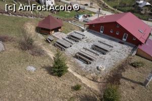 [P32] zona de la baza telescaunului. amenajat anume cred sa ai ce face cat astepti sa vina si alti turisti sa porneasca telescaunul » foto by fra
 - 
<span class="allrVoted glyphicon glyphicon-heart hidden" id="av730299"></span>
<a class="m-l-10 hidden" id="sv730299" onclick="voting_Foto_DelVot(,730299,1782)" role="button">șterge vot <span class="glyphicon glyphicon-remove"></span></a>
<a id="v9730299" class=" c-red"  onclick="voting_Foto_SetVot(730299)" role="button"><span class="glyphicon glyphicon-heart-empty"></span> <b>LIKE</b> = Votează poza</a> <img class="hidden"  id="f730299W9" src="/imagini/loader.gif" border="0" /><span class="AjErrMes hidden" id="e730299ErM"></span>