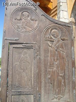 [P11] Unul dintre cele două canaturi ale porții de lemn de la intrarea în curtea mănăstirii.  » foto by Floryn81
 - 
<span class="allrVoted glyphicon glyphicon-heart hidden" id="av757547"></span>
<a class="m-l-10 hidden" id="sv757547" onclick="voting_Foto_DelVot(,757547,1782)" role="button">șterge vot <span class="glyphicon glyphicon-remove"></span></a>
<a id="v9757547" class=" c-red"  onclick="voting_Foto_SetVot(757547)" role="button"><span class="glyphicon glyphicon-heart-empty"></span> <b>LIKE</b> = Votează poza</a> <img class="hidden"  id="f757547W9" src="/imagini/loader.gif" border="0" /><span class="AjErrMes hidden" id="e757547ErM"></span>