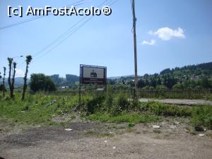 [P03] Indicatorul aflat pe șoseaua de centură a orașului Vatra Dornei care ne arată direcția către mănăstirea Acoperământul Maicii Domnului. Din acest punct am mai parcurs 3 kilometri pe un drum pietruit.  » foto by Floryn81
 - 
<span class="allrVoted glyphicon glyphicon-heart hidden" id="av757539"></span>
<a class="m-l-10 hidden" id="sv757539" onclick="voting_Foto_DelVot(,757539,1782)" role="button">șterge vot <span class="glyphicon glyphicon-remove"></span></a>
<a id="v9757539" class=" c-red"  onclick="voting_Foto_SetVot(757539)" role="button"><span class="glyphicon glyphicon-heart-empty"></span> <b>LIKE</b> = Votează poza</a> <img class="hidden"  id="f757539W9" src="/imagini/loader.gif" border="0" /><span class="AjErrMes hidden" id="e757539ErM"></span>