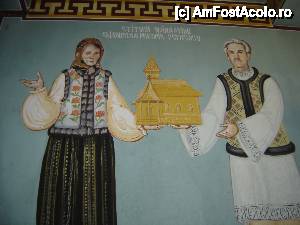 [P18] 'Ctitorii' postmortem, părinţii decedaţi ai episcopului Tomisului, ţin ăn mână o biserică un pic diferită de cea existentă.  » foto by Silviu Lache
 - 
<span class="allrVoted glyphicon glyphicon-heart hidden" id="av445737"></span>
<a class="m-l-10 hidden" id="sv445737" onclick="voting_Foto_DelVot(,445737,1782)" role="button">șterge vot <span class="glyphicon glyphicon-remove"></span></a>
<a id="v9445737" class=" c-red"  onclick="voting_Foto_SetVot(445737)" role="button"><span class="glyphicon glyphicon-heart-empty"></span> <b>LIKE</b> = Votează poza</a> <img class="hidden"  id="f445737W9" src="/imagini/loader.gif" border="0" /><span class="AjErrMes hidden" id="e445737ErM"></span>