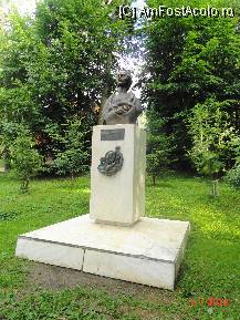 [P30] Mihai Eminescu, amplasat in pozitia centrala » foto by cosminp
 - 
<span class="allrVoted glyphicon glyphicon-heart hidden" id="av103604"></span>
<a class="m-l-10 hidden" id="sv103604" onclick="voting_Foto_DelVot(,103604,1782)" role="button">șterge vot <span class="glyphicon glyphicon-remove"></span></a>
<a id="v9103604" class=" c-red"  onclick="voting_Foto_SetVot(103604)" role="button"><span class="glyphicon glyphicon-heart-empty"></span> <b>LIKE</b> = Votează poza</a> <img class="hidden"  id="f103604W9" src="/imagini/loader.gif" border="0" /><span class="AjErrMes hidden" id="e103604ErM"></span>