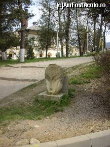 [P06] Cred ca aceasta sculptura vrea sa imite ceva de Brancusi » foto by alinutzza140*
 - 
<span class="allrVoted glyphicon glyphicon-heart hidden" id="av68345"></span>
<a class="m-l-10 hidden" id="sv68345" onclick="voting_Foto_DelVot(,68345,1782)" role="button">șterge vot <span class="glyphicon glyphicon-remove"></span></a>
<a id="v968345" class=" c-red"  onclick="voting_Foto_SetVot(68345)" role="button"><span class="glyphicon glyphicon-heart-empty"></span> <b>LIKE</b> = Votează poza</a> <img class="hidden"  id="f68345W9" src="/imagini/loader.gif" border="0" /><span class="AjErrMes hidden" id="e68345ErM"></span>