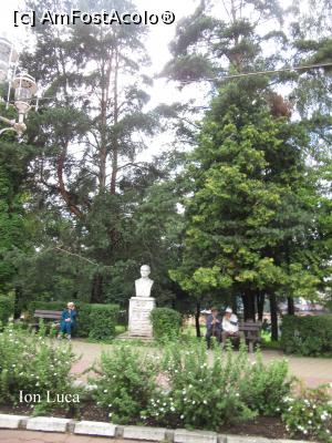 [P03] Busturi- monumente în parc » foto by Michi
 - 
<span class="allrVoted glyphicon glyphicon-heart hidden" id="av1000787"></span>
<a class="m-l-10 hidden" id="sv1000787" onclick="voting_Foto_DelVot(,1000787,1782)" role="button">șterge vot <span class="glyphicon glyphicon-remove"></span></a>
<a id="v91000787" class=" c-red"  onclick="voting_Foto_SetVot(1000787)" role="button"><span class="glyphicon glyphicon-heart-empty"></span> <b>LIKE</b> = Votează poza</a> <img class="hidden"  id="f1000787W9" src="/imagini/loader.gif" border="0" /><span class="AjErrMes hidden" id="e1000787ErM"></span>