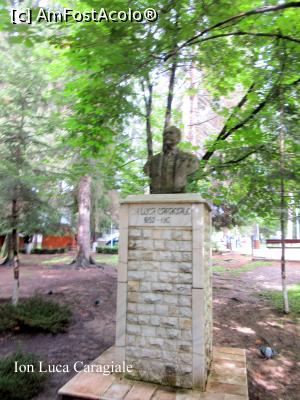 [P06] Busturi- monumente în parc » foto by Michi
 - 
<span class="allrVoted glyphicon glyphicon-heart hidden" id="av1000790"></span>
<a class="m-l-10 hidden" id="sv1000790" onclick="voting_Foto_DelVot(,1000790,1782)" role="button">șterge vot <span class="glyphicon glyphicon-remove"></span></a>
<a id="v91000790" class=" c-red"  onclick="voting_Foto_SetVot(1000790)" role="button"><span class="glyphicon glyphicon-heart-empty"></span> <b>LIKE</b> = Votează poza</a> <img class="hidden"  id="f1000790W9" src="/imagini/loader.gif" border="0" /><span class="AjErrMes hidden" id="e1000790ErM"></span>