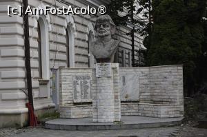 [P08] Bustul primarului Vasile Deac » foto by adso <span class="label label-default labelC_thin small">NEVOTABILĂ</span>